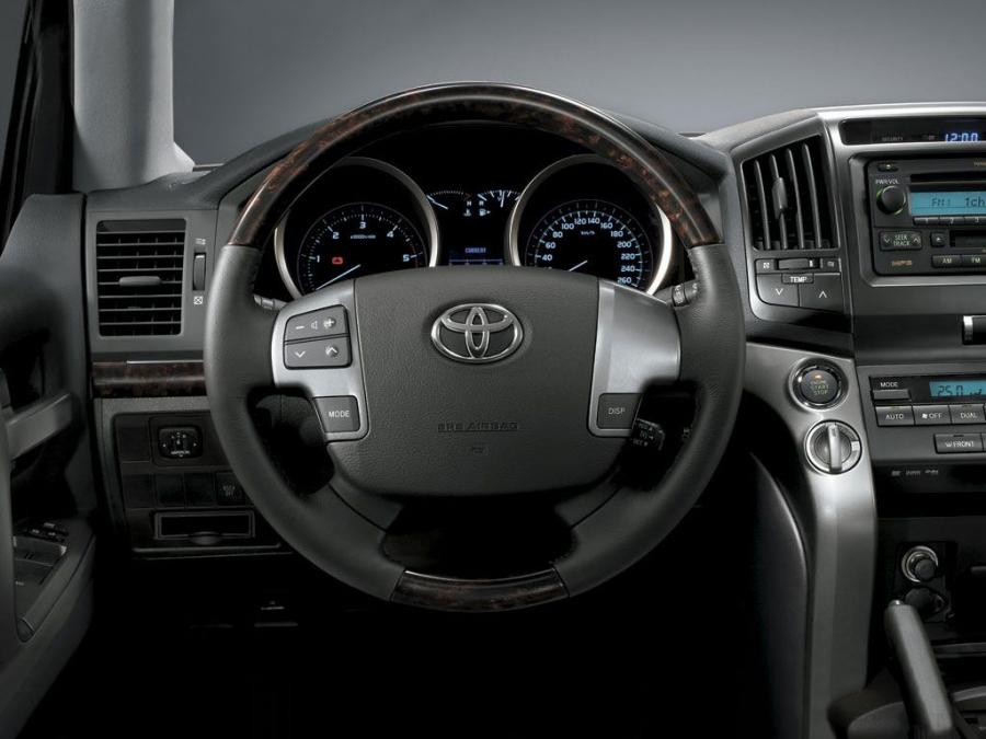  Toyota Land Cruiser 200 VX-R 2007 года  (CN) (фото 2 из 2)